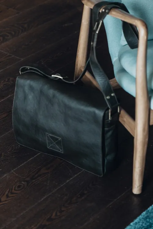 ASHWOOD Luggage Leather Laptop Messenger Bag 8343 Black/crum Size: One